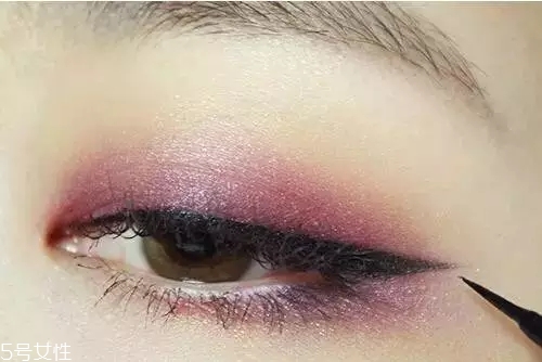 煙熏妝攻略，教你點不一樣的