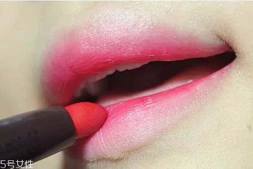 煙熏妝攻略，教你點不一樣的