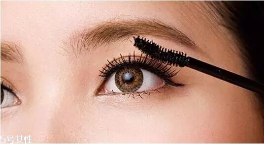 要去面試了，換個(gè)合適的妝容再去吧