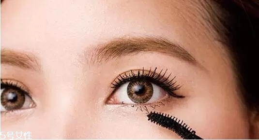 要去面試了，換個(gè)合適的妝容再去吧