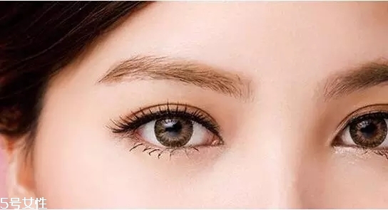 要去面試了，換個(gè)合適的妝容再去吧