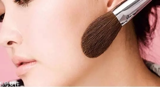 要去面試了，換個(gè)合適的妝容再去吧