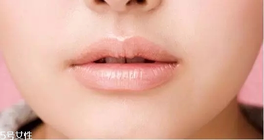 要去面試了，換個(gè)合適的妝容再去吧