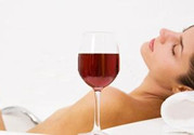 女性喝紅酒美容，一天喝多少比較好