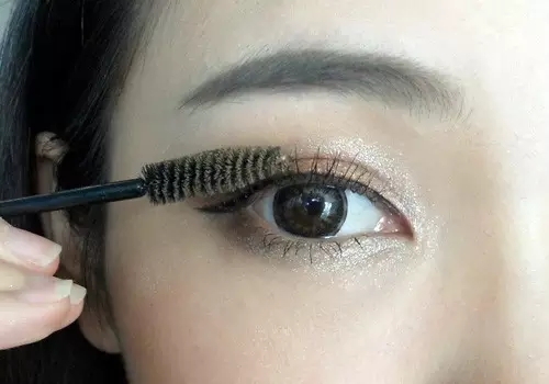 刷睫毛膏的正確方法 刷睫毛膏的正確方法