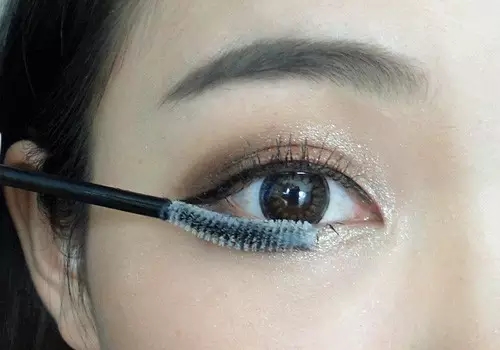 刷睫毛膏的正確方法 刷睫毛膏的正確方法