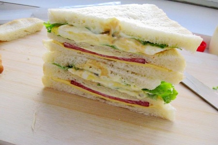 雞蛋火腿三明治制作全過程方法 雞蛋火腿三明治制作全過程方法