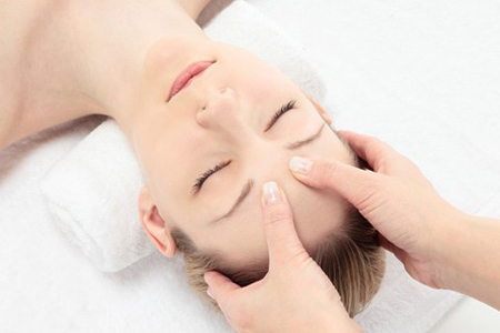 怎么去除抬頭紋?按摩方法來解決 怎么去除抬頭紋?按摩方法來解決