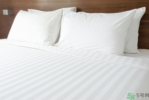 生理期內褲床單上有血跡怎么清洗的小妙招 生理期內褲床單上有血跡怎么清洗的小妙招