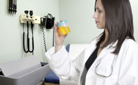 小便很黃而且有泡泡是怎么回事 小便很黃而且有泡泡是怎么回事