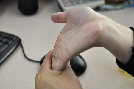 鼠標(biāo)手怎么治療?治療鼠標(biāo)手的保健動作