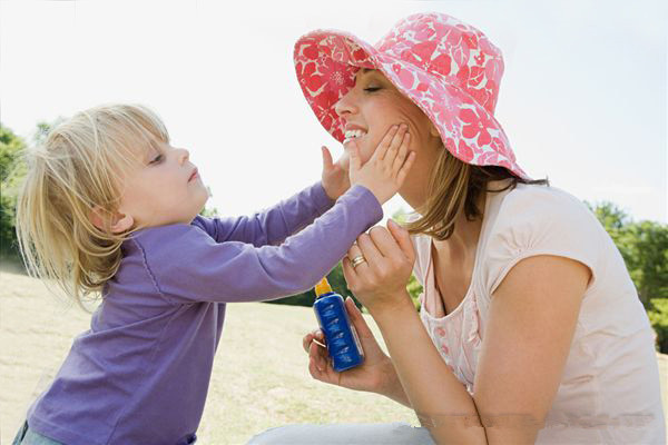 女性預(yù)防皮膚曬黑 植物油不可少 女性預(yù)防皮膚曬黑 植物油不可少