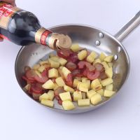 臘肉土豆燜飯怎么做 健康午餐制作方法