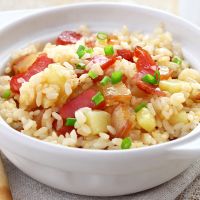 臘肉土豆燜飯怎么做 健康午餐制作方法