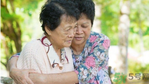 怎么預防老年人癡呆癥 每天喝綠茶多運動 怎么預防老年人癡呆癥 每天喝綠茶多運動