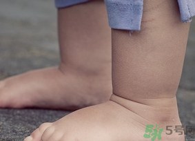 寶寶學(xué)走路時用學(xué)步車好嗎.png 寶寶學(xué)走路時用學(xué)步車好嗎.png