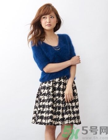 冬天推薦的短版毛衣 短才看起來時尚啊 冬天推薦的短版毛衣 短才看起來時尚啊