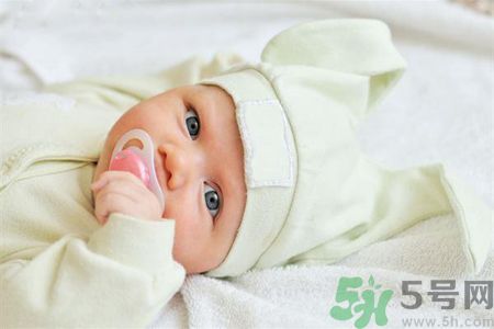 寶寶發(fā)燒怎么辦?這樣做菜正確... 寶寶發(fā)燒怎么辦?這樣做菜正確...