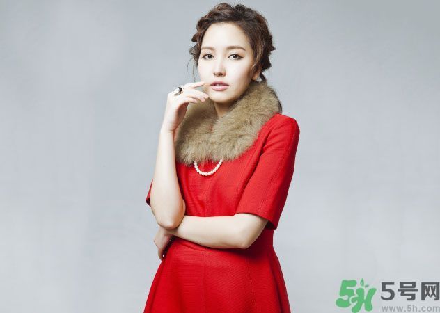 紅色服裝搭配的時尚彩妝方法 紅色服裝搭配的時尚彩妝方法