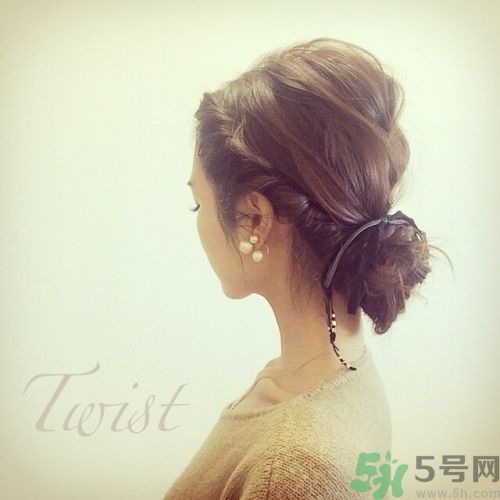 女士蓬松發(fā)型推薦 女士蓬松發(fā)型推薦