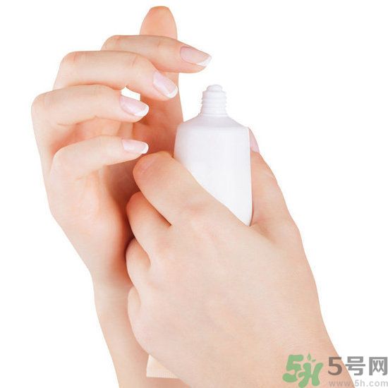 和粗糙的雙手說(shuō)bye-bye 擁有滑嫩雙手的訣竅 和粗糙的雙手說(shuō)bye-bye 擁有滑嫩雙手的訣竅