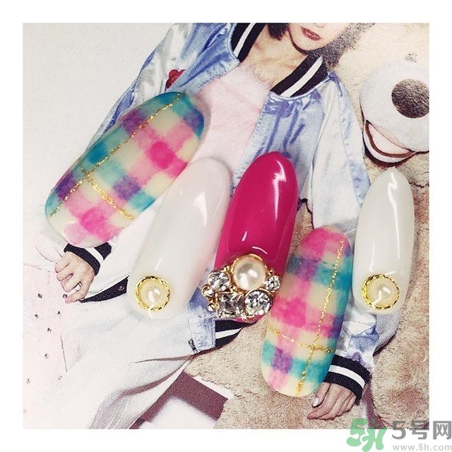 情人節(jié)你不能缺少的可愛美甲 情人節(jié)你不能缺少的可愛美甲