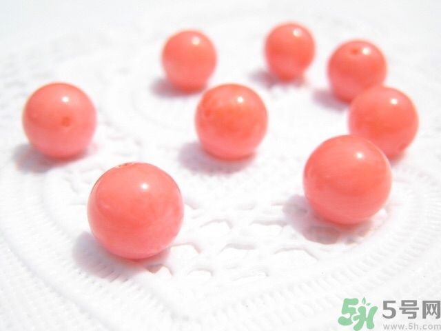 冬季化妝用什么唇色？唇色就用珊瑚色