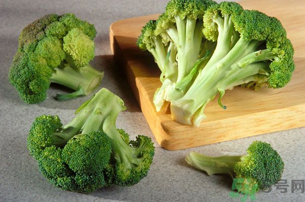 西蘭花能和土豆一起吃嗎 西蘭花不能與什么同食 西蘭花能和土豆一起吃嗎 西蘭花不能與什么同食