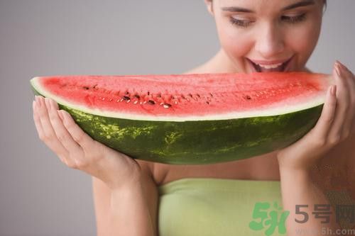 感冒可以吃西瓜嗎?冬天感冒可以吃西瓜嗎 感冒可以吃西瓜嗎?冬天感冒可以吃西瓜嗎