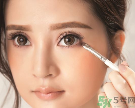 魅力淡妝 讓睫毛根根分明 魅力淡妝 讓睫毛根根分明