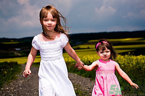 春天給寶寶怎樣穿衣服可以減少感冒 春天給寶寶怎樣穿衣服可以減少感冒