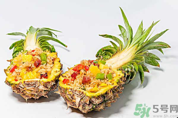 菠蘿和鯽魚能一起吃嗎 吃完魚可以再吃菠蘿嗎 菠蘿和鯽魚能一起吃嗎 吃完魚可以再吃菠蘿嗎