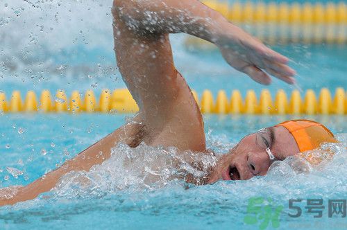 女人游泳容易得病嗎?游泳會得婦科病嗎 女人游泳容易得病嗎?游泳會得婦科病嗎
