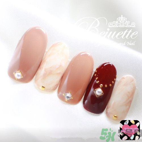 紅色指甲怎么搭配?迎春迎桃花就用紅色吧 紅色指甲怎么搭配?迎春迎桃花就用紅色吧