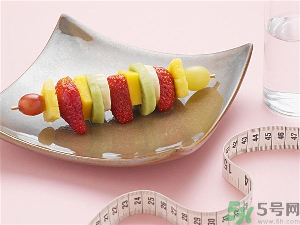 菠蘿和什么榨汁好喝？菠蘿榨汁加什么好喝？