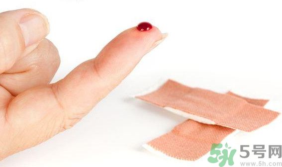 菠蘿和香蕉可以一起吃嗎？菠蘿可以做湯嗎？