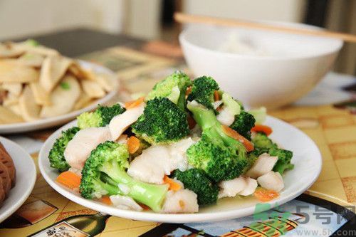 西蘭花和豆腐能一起吃嗎?西蘭花燒豆腐的做法 西蘭花和豆腐能一起吃嗎?西蘭花燒豆腐的做法