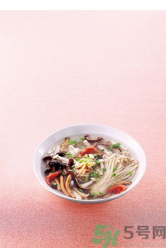 簡(jiǎn)單蔬菜湯的做法有哪此些？蔬菜湯有美容的功效嗎