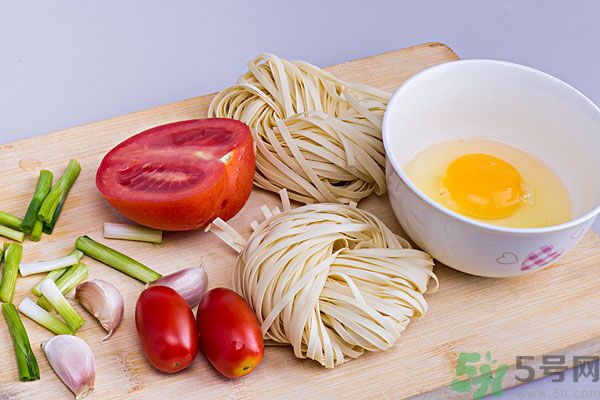 胃不好晚上吃面條好嗎？晚上吃面條容易消化嗎？