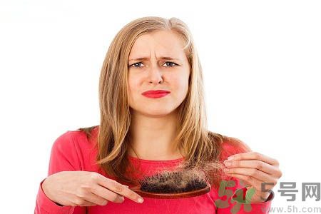 女性掉頭發(fā)很厲害是什么原因？掉頭發(fā)怎么辦？