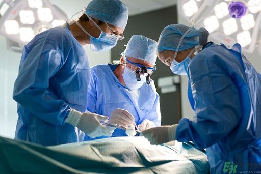 為治痔瘡女子用火烤屁股 為治痔瘡女子用火烤屁股