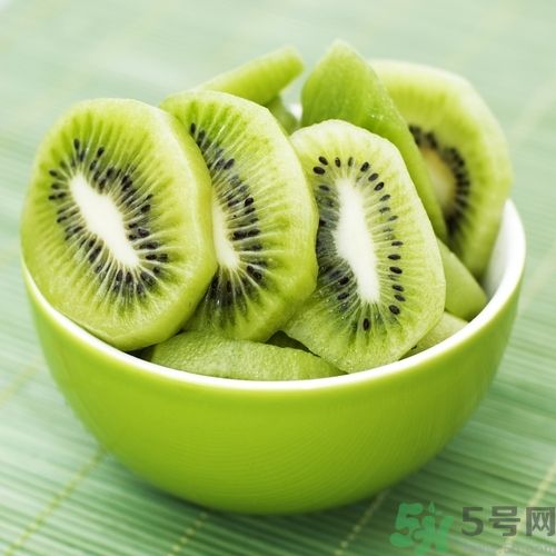 皮膚干燥怎么辦?讓你擁有水潤光澤肌膚的夜晚奇異果 皮膚干燥怎么辦?讓你擁有水潤光澤肌膚的夜晚奇異果