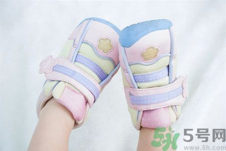 寶寶第一雙鞋有啥講究？寶寶學步鞋怎么選