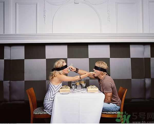 父母逼我想親怎么辦？爸媽總是逼我想親怎么辦？