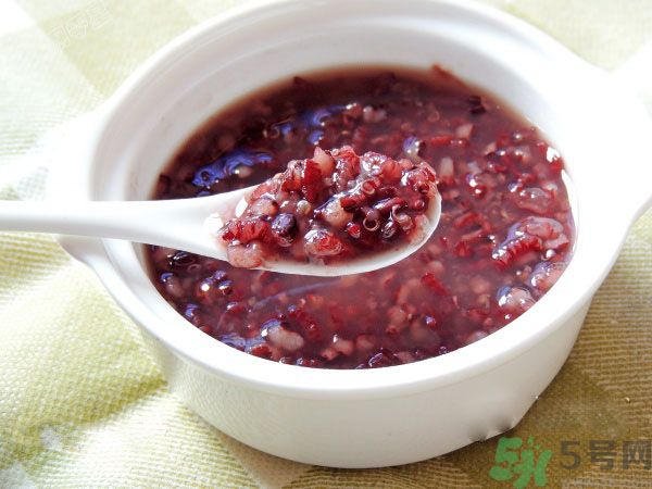 熬夜喝什么粥好？熬夜喝什么粥對身體復原好？