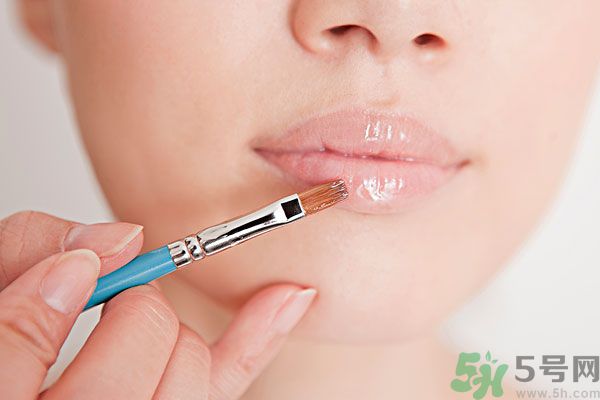 春天嘴上起泡怎么回事？春天嘴唇起泡怎么辦？