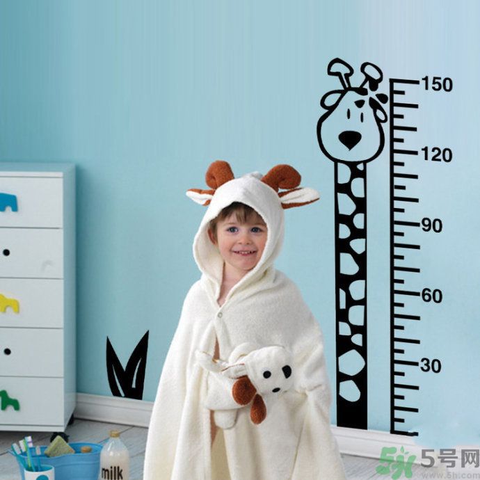 很多人都想長(zhǎng)高一點(diǎn)，確長(zhǎng)不高，只是想想而已，永遠(yuǎn)不行動(dòng)。很多人都嫌棄自己長(zhǎng)得太矮了，卻沒(méi)有什么補(bǔ)救措施。不要以為成年后就不能改變自己身高了。按著這個(gè)來(lái)，你會(huì)發(fā)現(xiàn)不一樣！