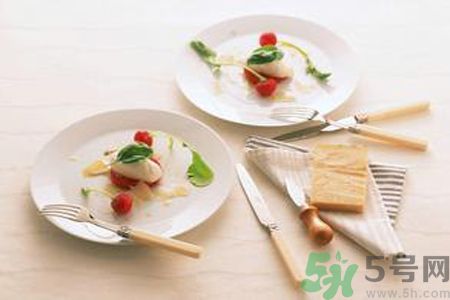 吃西餐刀叉怎么拿？吃西餐的正確方法是什么？