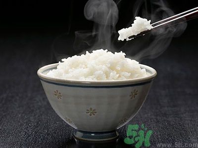 蒸飯?jiān)趺醋龊贸?？蒸飯要什么步驟?