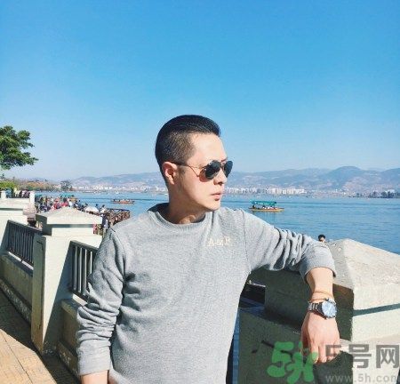 47歲老爸顏值逆天 47歲老爸保養(yǎng)怎么做的？